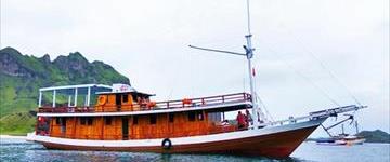 Komodo Tour Live Aboard 4 Days 3 Nights (Indonesia)