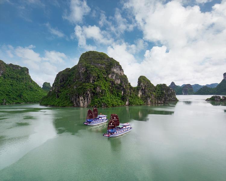 Halong Bay Luxury Day Tour (Vietnam)