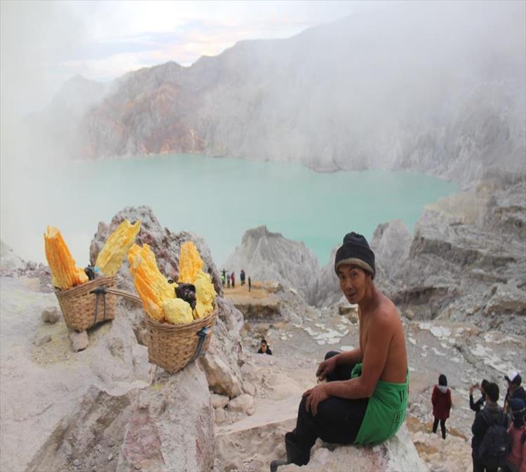 Ijen Crater Midnight Tour (Indonesia)