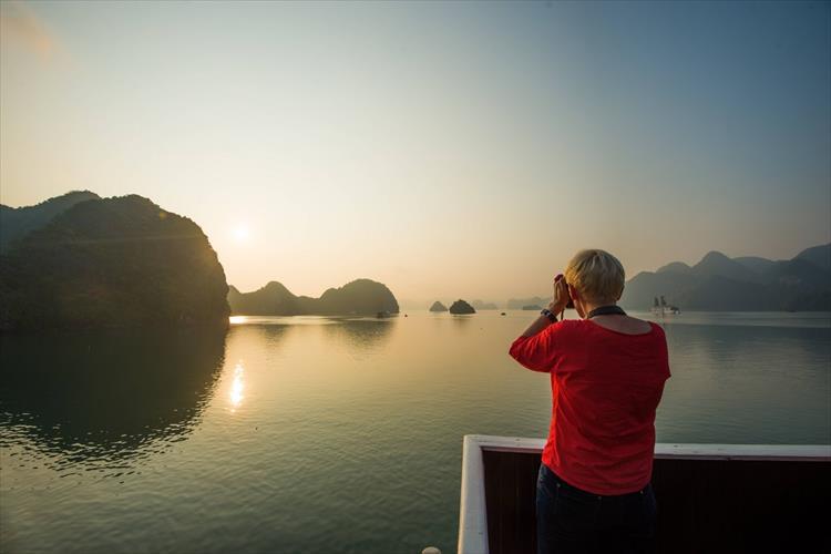 3 Days 2 Nights Halong Bay Luxury Cruise (Vietnam)