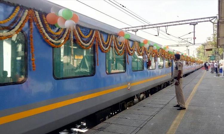 Agra Tour With Superfast Train: All Inclusive (India)