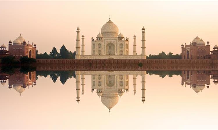 Agra Tour With Taj Mahal By Superfast Train: All Inclusive (India)