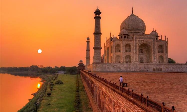 Taj Mahal Sunrise & Agra Fort With Shopping (India)