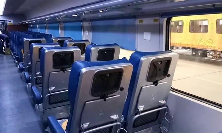 Taj Mahal Tour By India's Fastest Train: 12 Hours Tour (India)