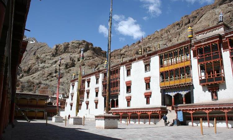 Laddakh Valley Tour (Leh, Nubra & Pangong Lake) (India)