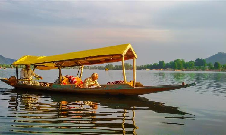 Historical Caves, Taj Mahal & Valley Of Kashmir (India)