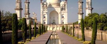 Must-See Monuments, Temples & Beach Tour Of India (India)