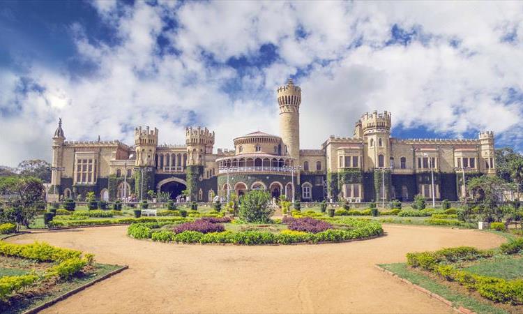 Bangalore To Backwater Of Kerala & Temples Of Madurai & Trichy (India)