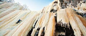 The Frozen Waterfalls Of Korouoma Tour (Finland)