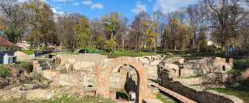 From Veliko Tarnovo: Starosel Thracian Tomb & Roman Baths (Bulgaria)
